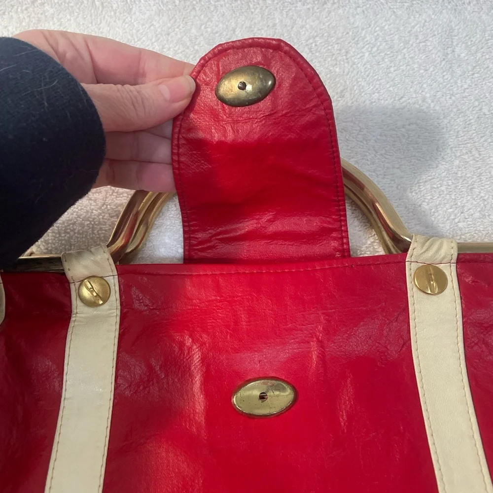 Vintage Made In Italy red/white leather handbag with gold-toned frame/handle - Picture 3 of 6